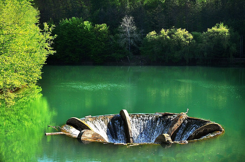 În România sunt 8 peisaje unice pe Glob,dar puțini le cunosc.Sunt român și mă mândresc cu țara mea.