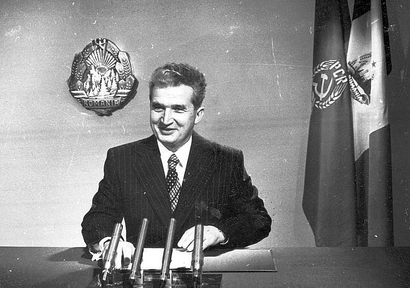 12 aprilie 1989,Ceaușescu anunță că a plătit toată datoria externă a țării,21 miliarde de dolari. „De azi înainte,România nu mai plătește tribut nimănui.”