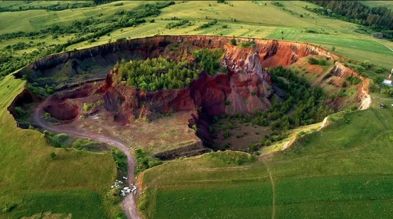 Vulcan Racos Vulcanul de la Racoș, un adevărat spectacol al naturii, unic în țara ...