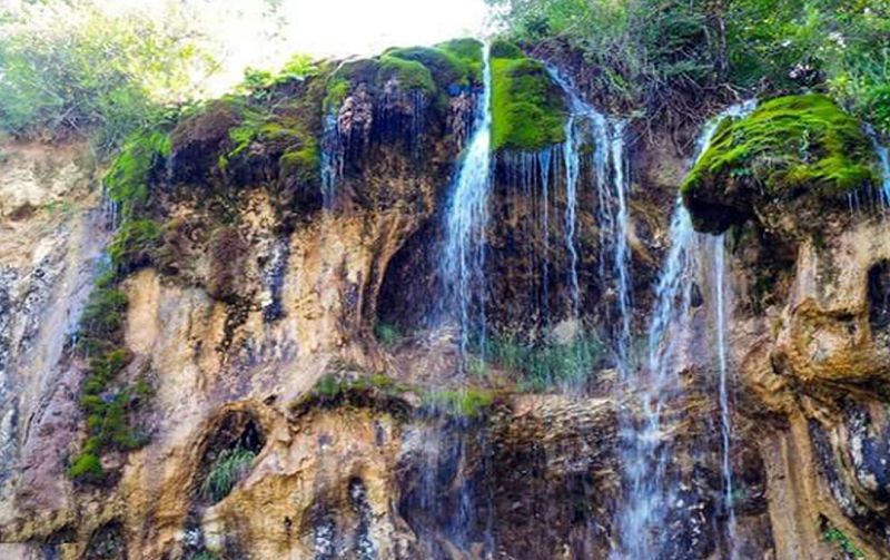 Cascada din Munții Apuseni unde apa le șoptește fetelor numele bărbatului sortit